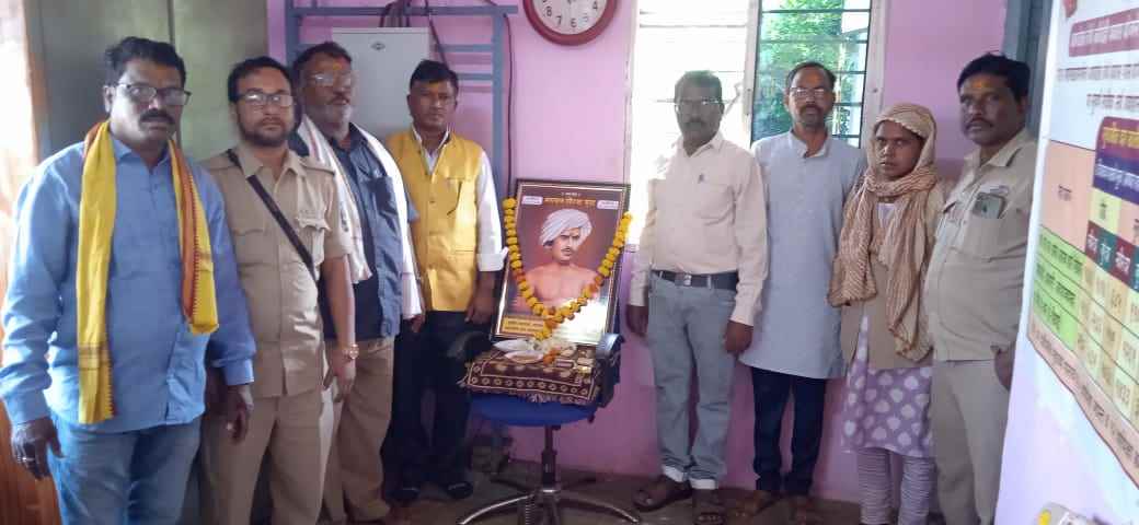 आरमोरी आगारात भगवान बिरसा मुंडा यांची जयंती साजरी